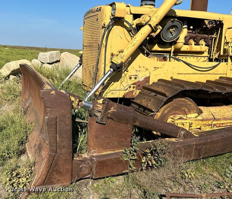 image for item DS2341 1971 Caterpillar D8H crawler tractor
