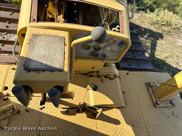 image for item DS2341 1971 Caterpillar D8H crawler tractor