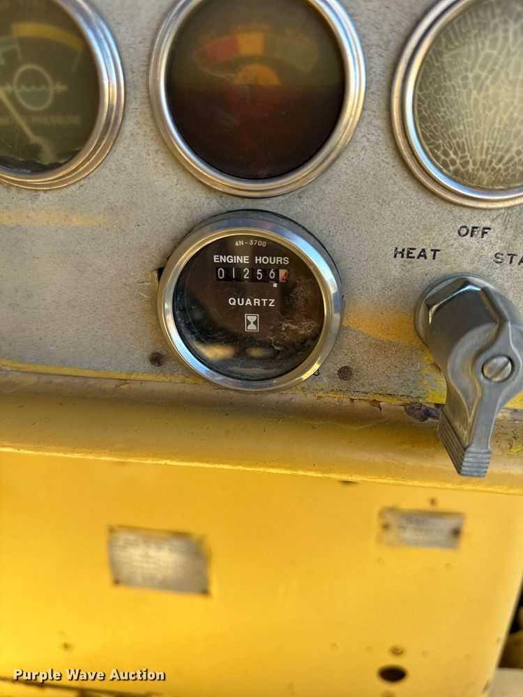 image for item DS2341 1971 Caterpillar D8H crawler tractor