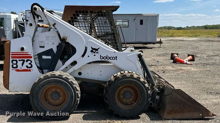 image for item DS2349 1999 Bobcat 873  skid steer loader