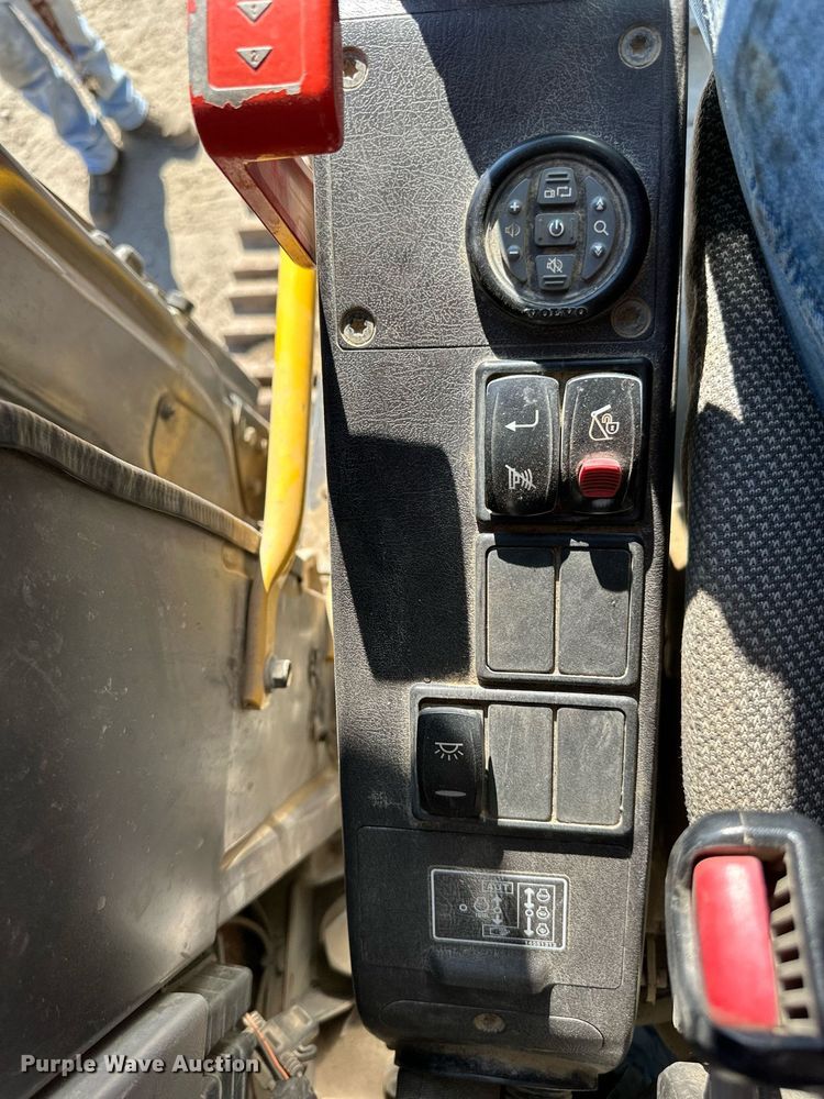 image for item DS2363 2013 Volvo ECR305CL  excavator