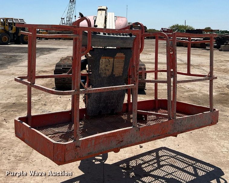 image for item DS2425 2001 JLG 600SC  boom lift