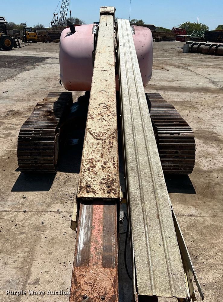 image for item DS2425 2001 JLG 600SC  boom lift