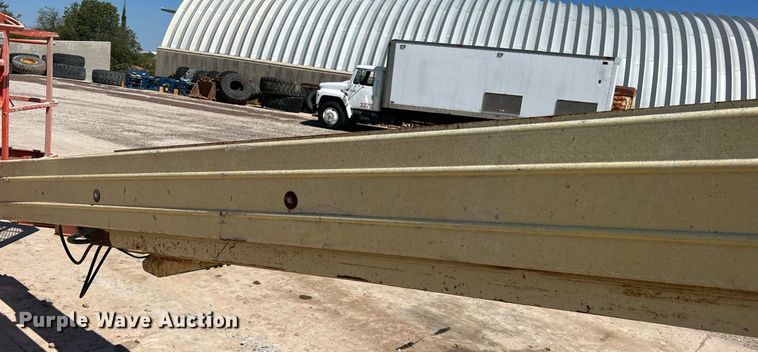 image for item DS2425 2001 JLG 600SC  boom lift