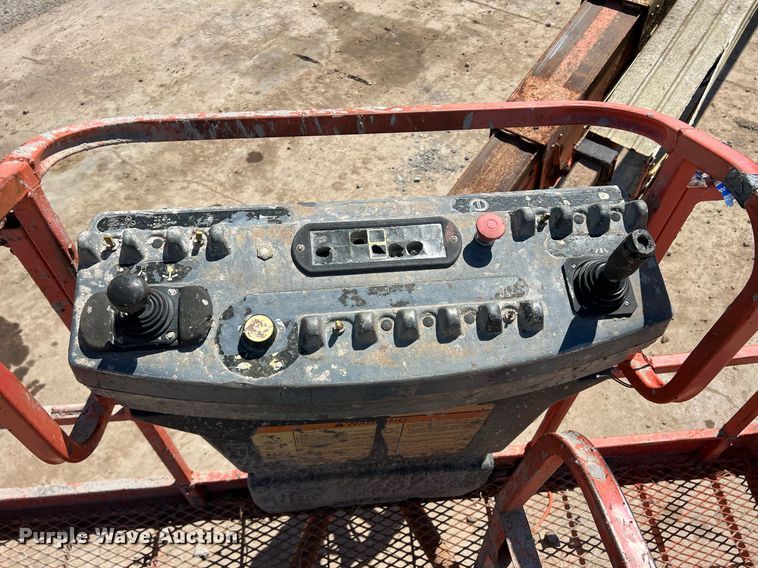 image for item DS2425 2001 JLG 600SC  boom lift