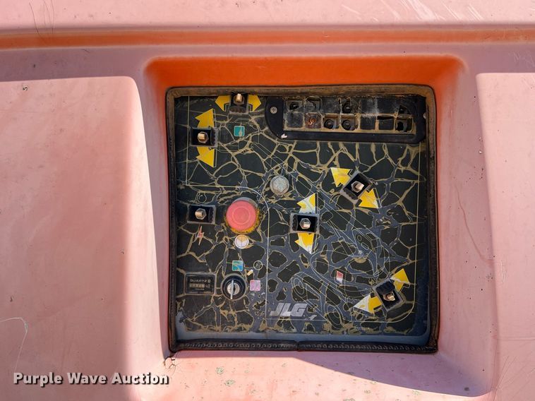 image for item DS2425 2001 JLG 600SC  boom lift