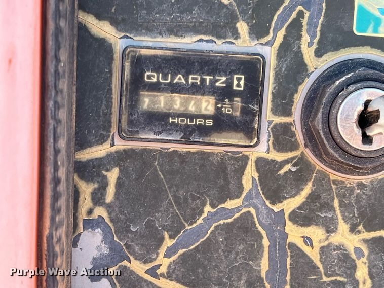 image for item DS2425 2001 JLG 600SC  boom lift