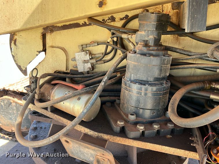 image for item DS2425 2001 JLG 600SC  boom lift