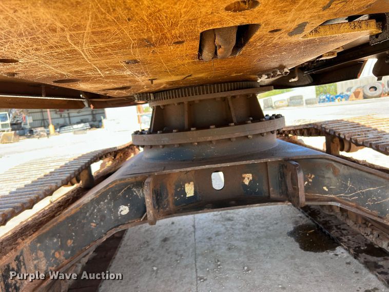 image for item DS2425 2001 JLG 600SC  boom lift