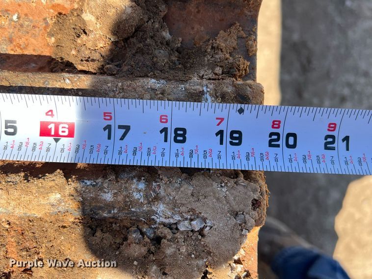 image for item DS2425 2001 JLG 600SC  boom lift