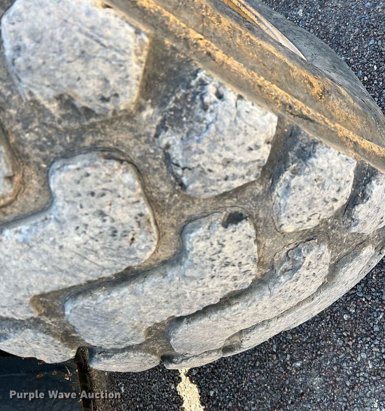 image for item DS2426 2007 Komatsu WA320-5L  wheel loader