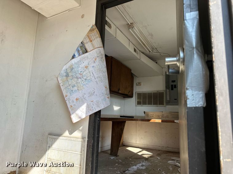 image for item DV1005 1985 Fruehauf DDT mobile office