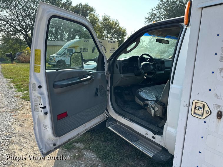 image for item DV1006 2005 Ford F450 Super Duty  utility / service truck