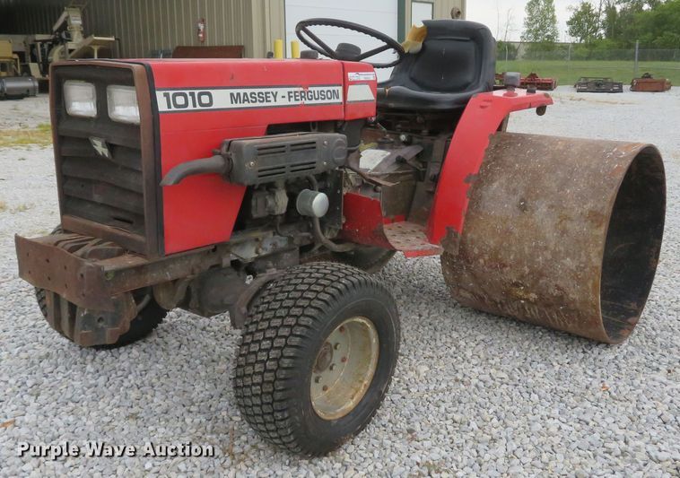 image for item FB9857 1992 Massey Ferguson 1010  tractor