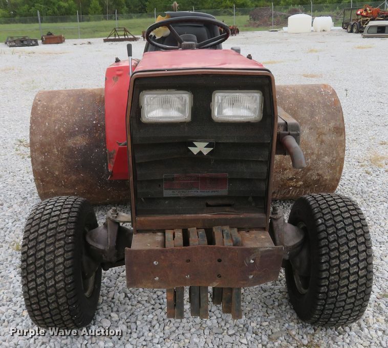 image for item FB9857 1992 Massey Ferguson 1010  tractor