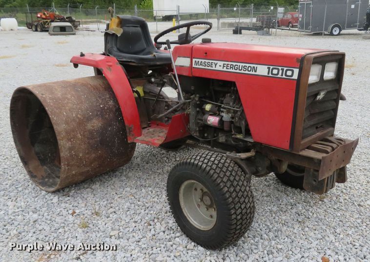 image for item FB9857 1992 Massey Ferguson 1010  tractor