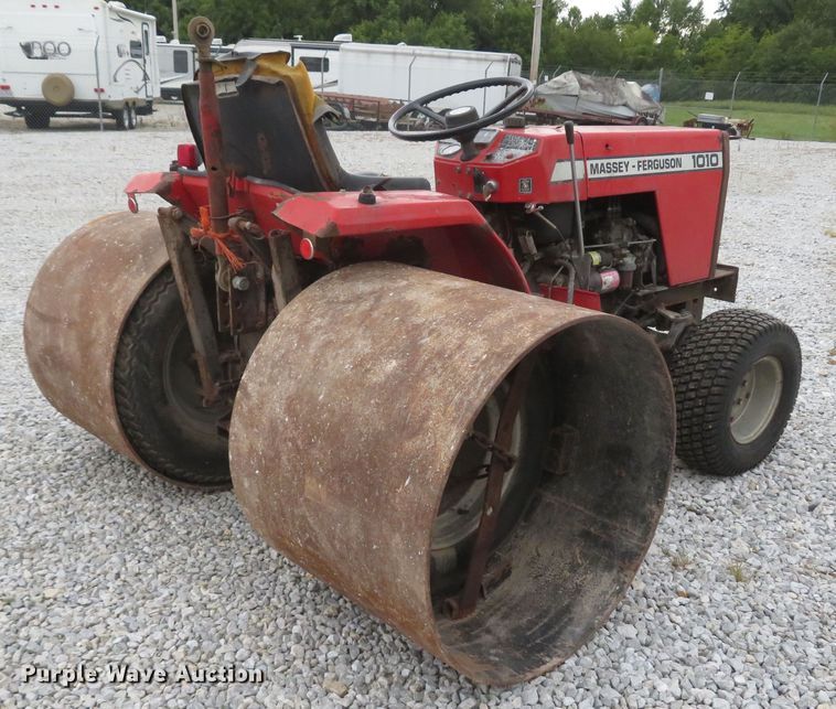 image for item FB9857 1992 Massey Ferguson 1010  tractor