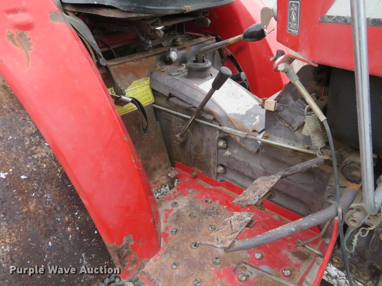 image for item FB9857 1992 Massey Ferguson 1010  tractor