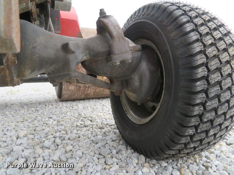 image for item FB9857 1992 Massey Ferguson 1010  tractor