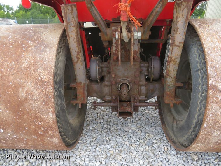 image for item FB9857 1992 Massey Ferguson 1010  tractor