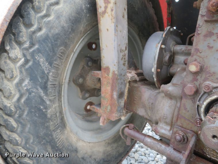 image for item FB9857 1992 Massey Ferguson 1010  tractor