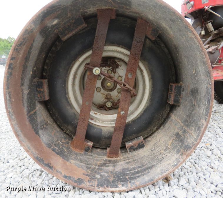 image for item FB9857 1992 Massey Ferguson 1010  tractor