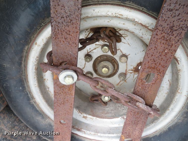 image for item FB9857 1992 Massey Ferguson 1010  tractor