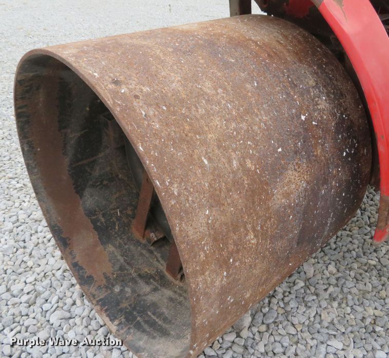 image for item FB9857 1992 Massey Ferguson 1010  tractor