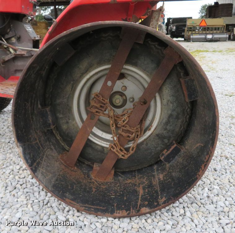 image for item FB9857 1992 Massey Ferguson 1010  tractor