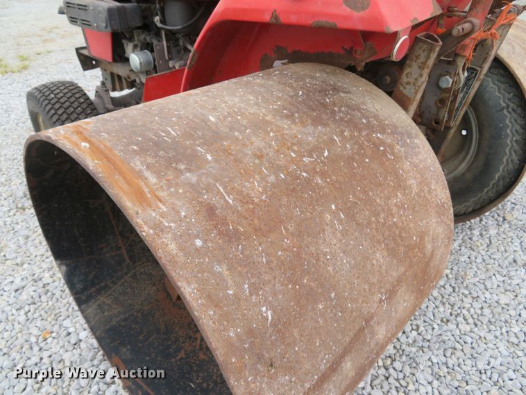 image for item FB9857 1992 Massey Ferguson 1010  tractor