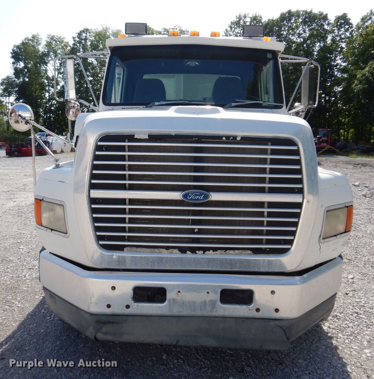 image for item IQ9771 1994 Ford LA9000  dump truck
