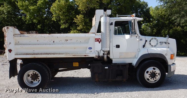 image for item IQ9771 1994 Ford LA9000  dump truck