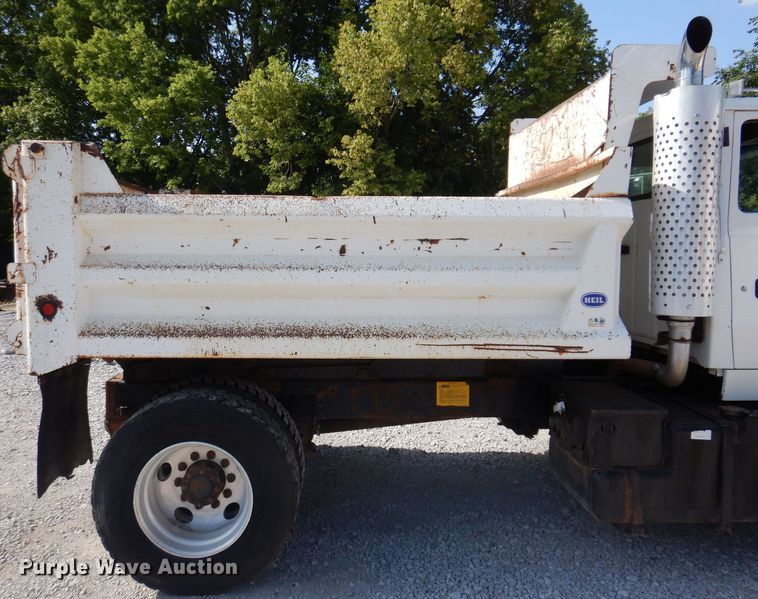 image for item IQ9771 1994 Ford LA9000  dump truck