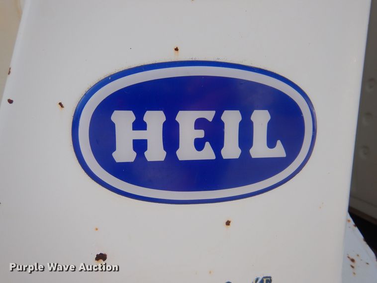 image for item IQ9771 1994 Ford LA9000  dump truck