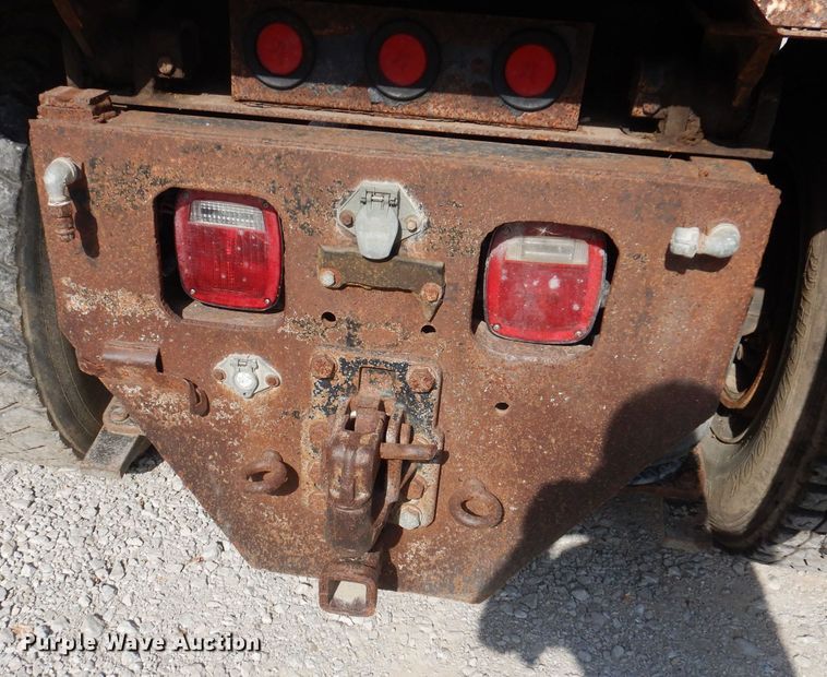 image for item IQ9771 1994 Ford LA9000  dump truck