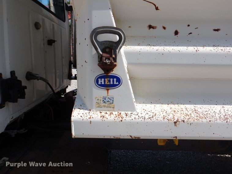 image for item IQ9771 1994 Ford LA9000  dump truck