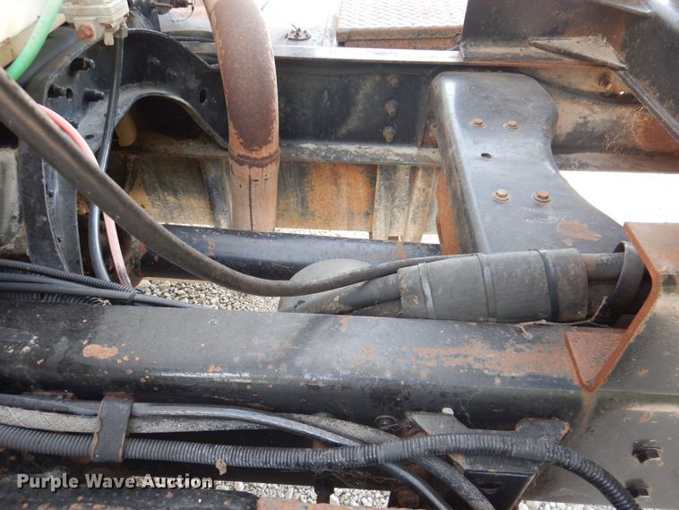 image for item IQ9771 1994 Ford LA9000  dump truck