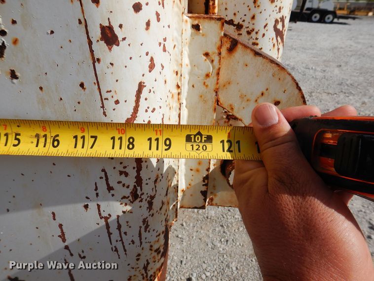 image for item IQ9771 1994 Ford LA9000  dump truck