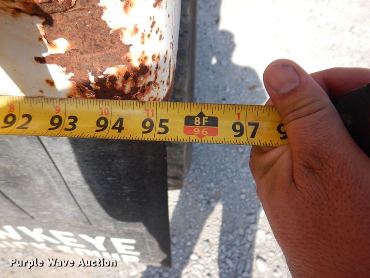 image for item IQ9771 1994 Ford LA9000  dump truck