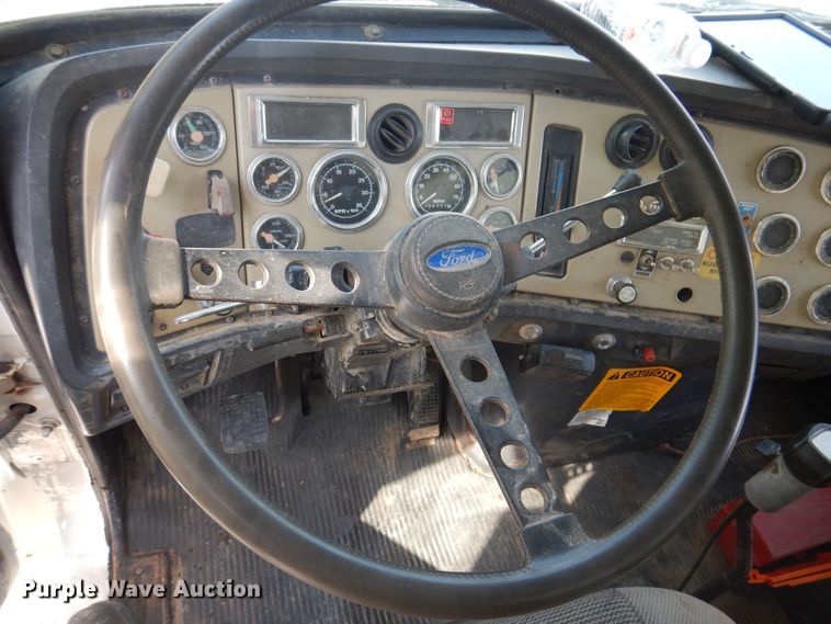 image for item IQ9771 1994 Ford LA9000  dump truck