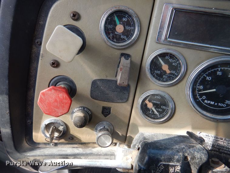 image for item IQ9771 1994 Ford LA9000  dump truck