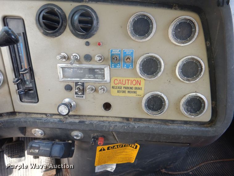 image for item IQ9771 1994 Ford LA9000  dump truck