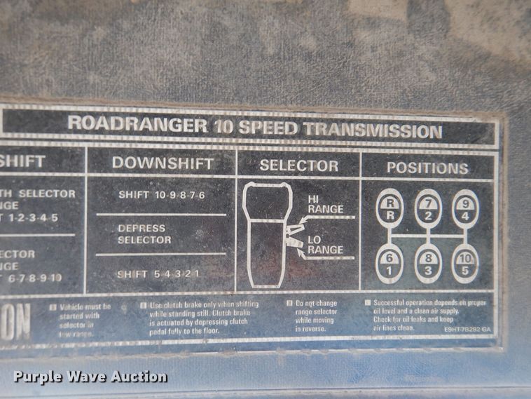 image for item IQ9771 1994 Ford LA9000  dump truck