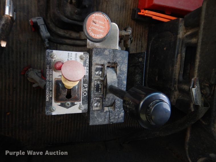 image for item IQ9771 1994 Ford LA9000  dump truck