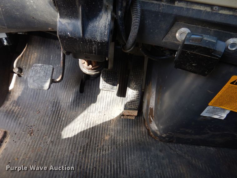 image for item IQ9771 1994 Ford LA9000  dump truck