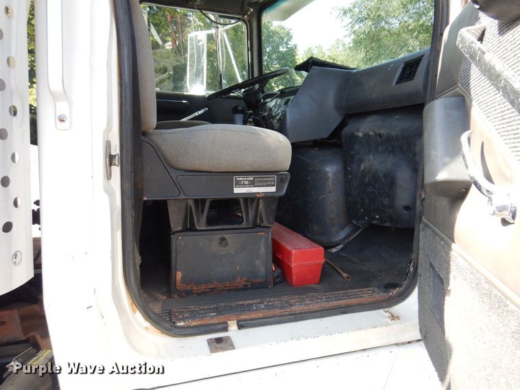 image for item IQ9771 1994 Ford LA9000  dump truck