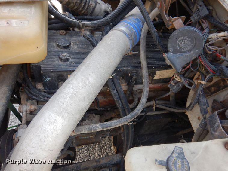 image for item IQ9771 1994 Ford LA9000  dump truck