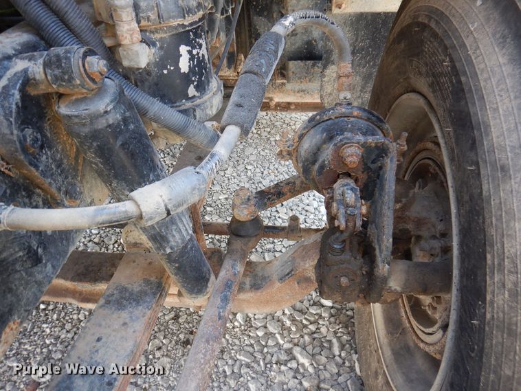 image for item IQ9771 1994 Ford LA9000  dump truck