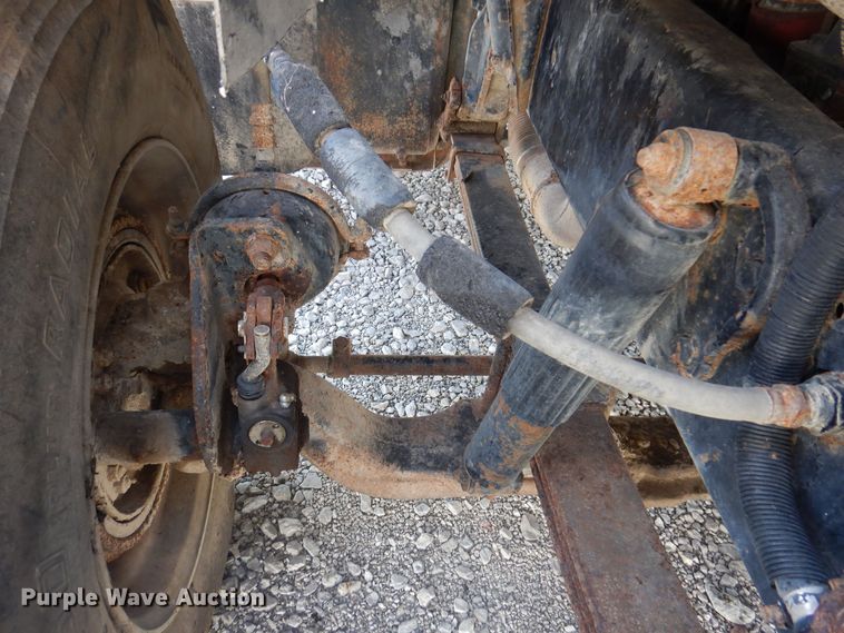 image for item IQ9771 1994 Ford LA9000  dump truck