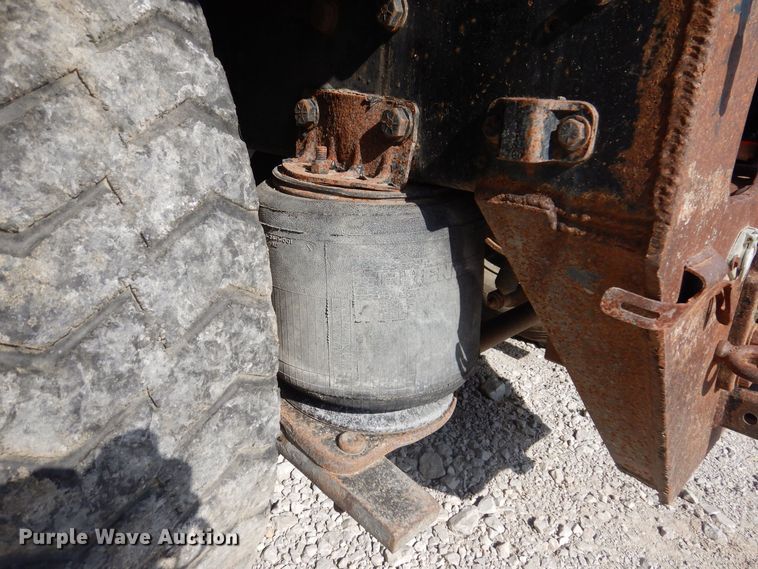 image for item IQ9771 1994 Ford LA9000  dump truck